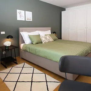 Luxury Ivari Apartment