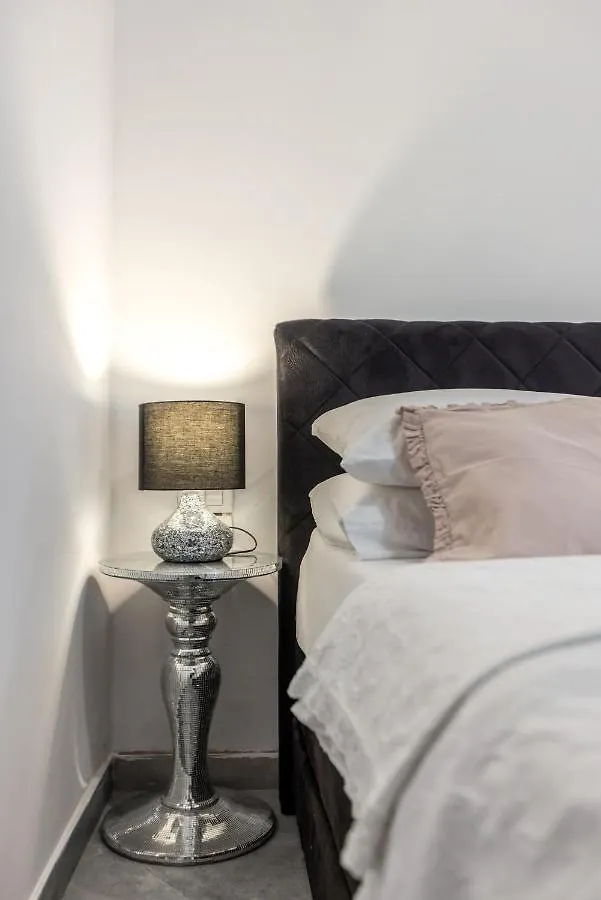 Apartments Milla Split 0*,