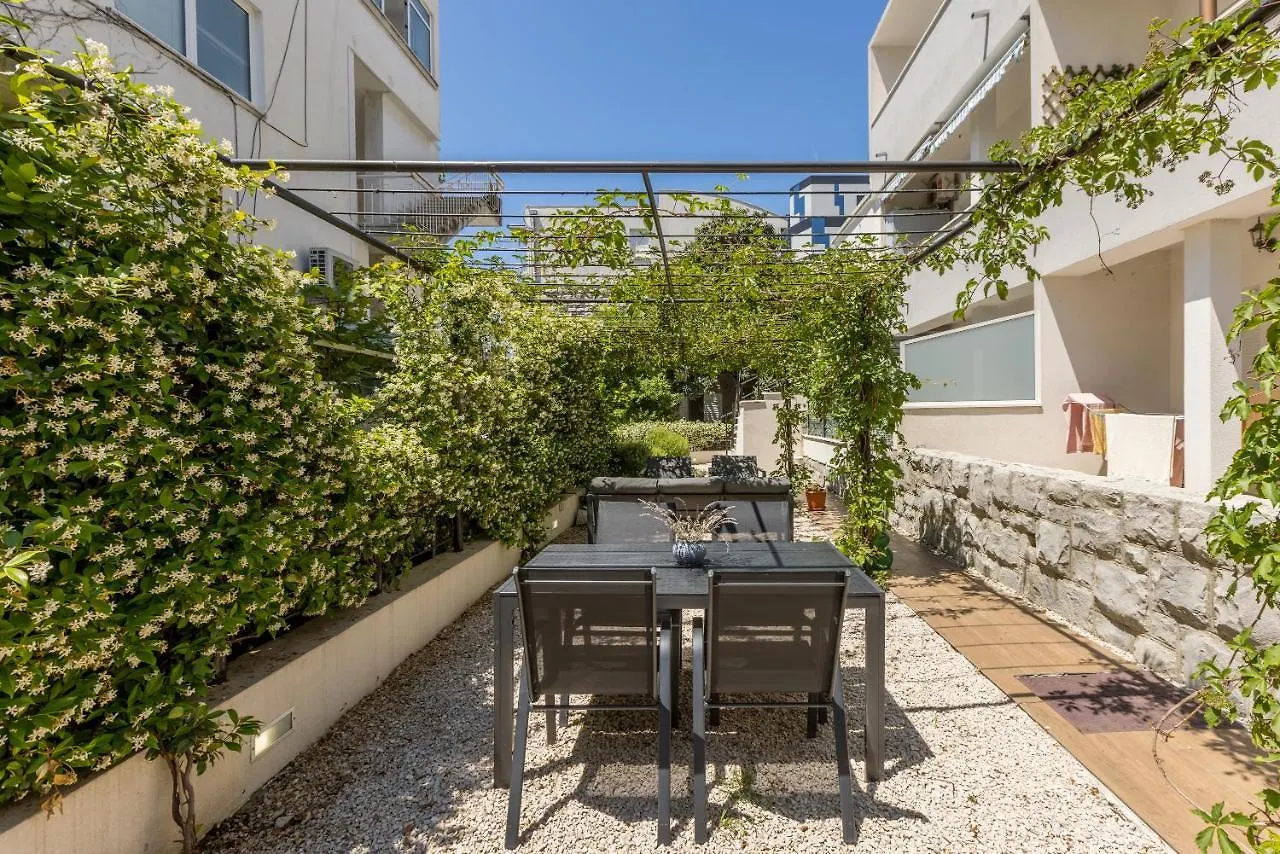 Apartments Milla Split 0*,